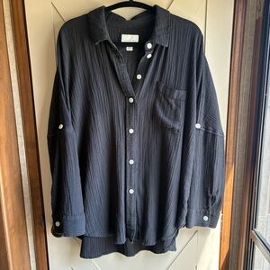 AE Perfect Button-Up Shirt in black size small oversized
